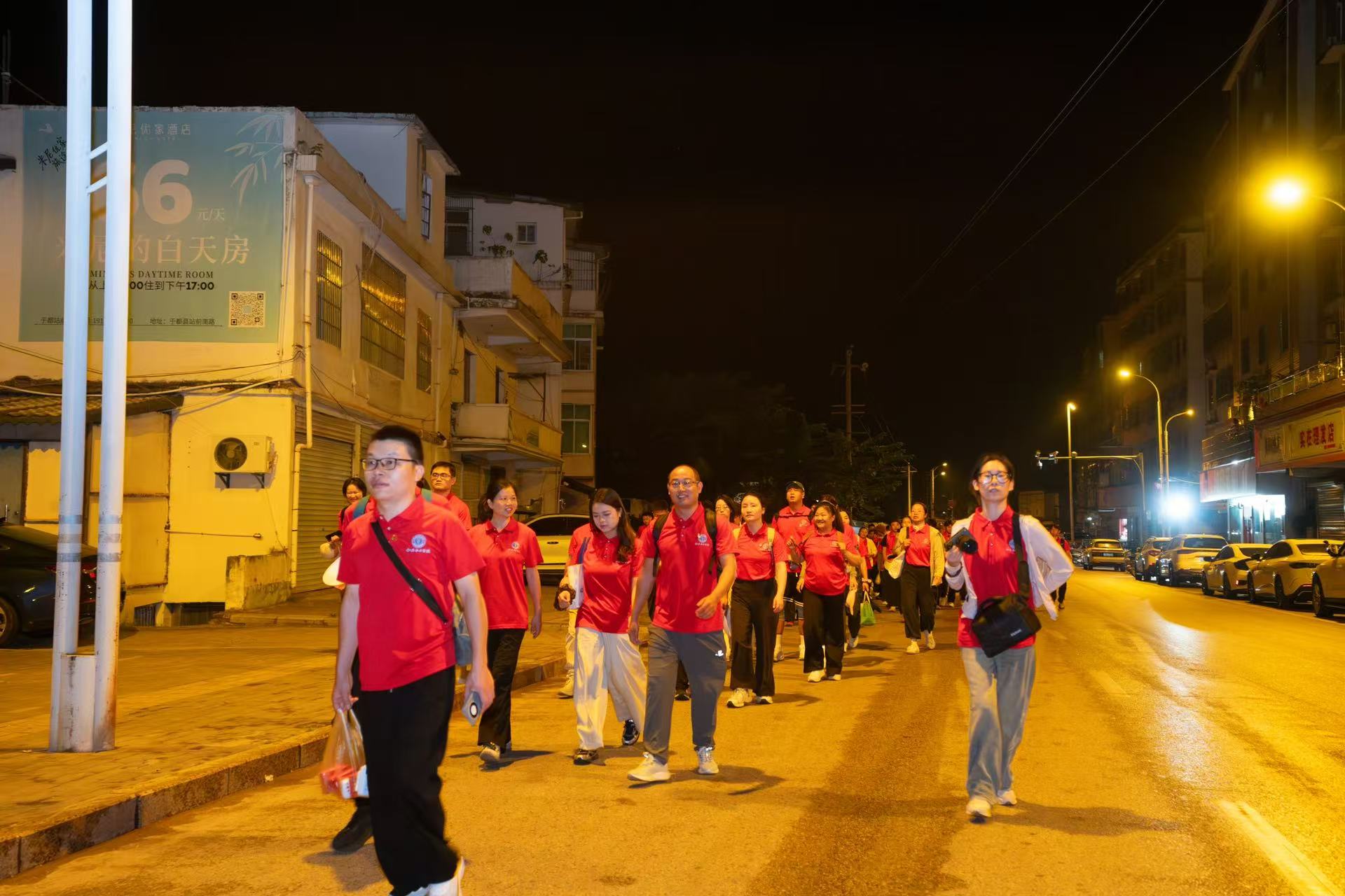 【少年志】12 小时徒步42公里!江西这所职校举行“重走长征路”主题徒步活动